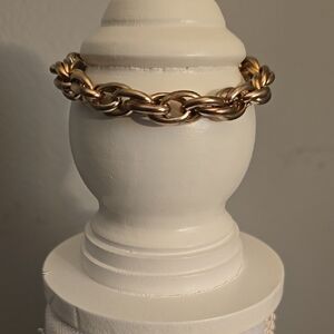 Elegant Gold Chain Bracelet